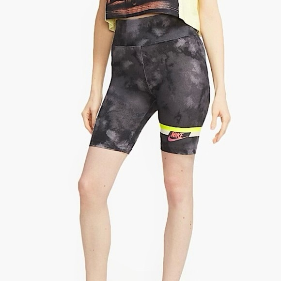 🆕 Nike Sportswear Leg-A-See Ladies Knight Bike Shorts Size Small - Picture 1 of 4